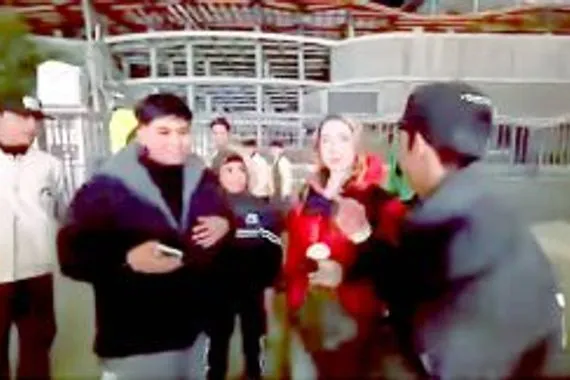 مقاطع فيديوية تنتشر لإبراز سلبية تجوال السياح الأجانب بمفردهم