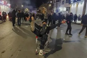 مقتل مئات المتظاهرين منذ بدء الاحتجاجات في إيران