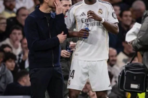 تشواميني يودع الونسو بعد رحيله عن ريال مدريد