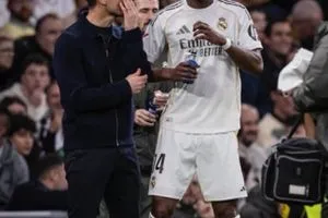 تشواميني يودع الونسو بعد رحيله عن ريال مدريد