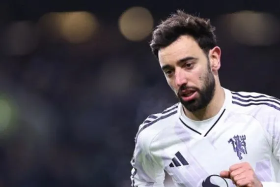 مانشستر يونايتد يحذر جماهيره من تغريدات برونو