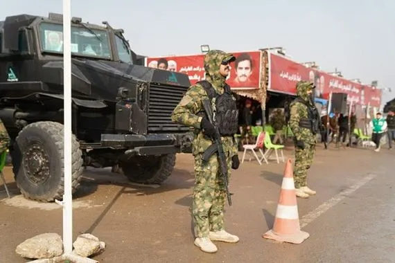 بالصور الحشد الشعبي ينتشر في مدخل بغداد ديالى لتأمين مسير زائري الإمام الكاظم ع