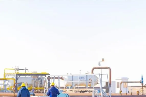 المباشرة بعمليات الحفر في حقل عكاس واستهداف إنتاج 100 مقمق من الغاز خلال 2026