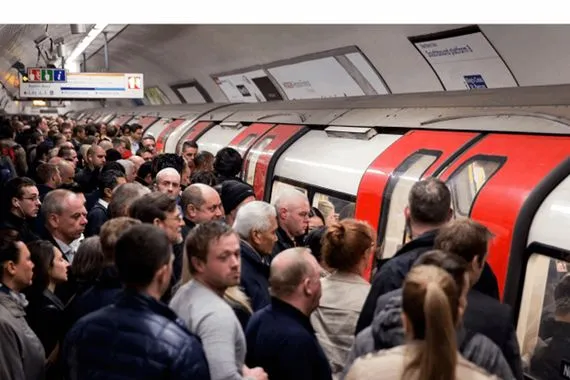 يوم بلا سراويل ظاهرة تثير المخاوف لدى النساء