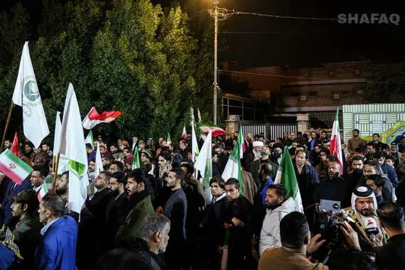 البصرة وقفة احتجاجية أمام القنصلية الإيرانية للتنديد بتهديدات ترمب صور شفق نيوز