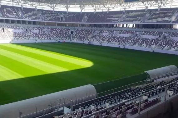 بدء أعمال صيانة ملعب المدينة بعد موجة انتقادات بسبب تدهور أرضيته شفق نيوز