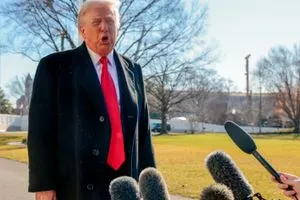 ترمب رئيس الفيدرالي الأميركي إما غير كفء أو فاسد