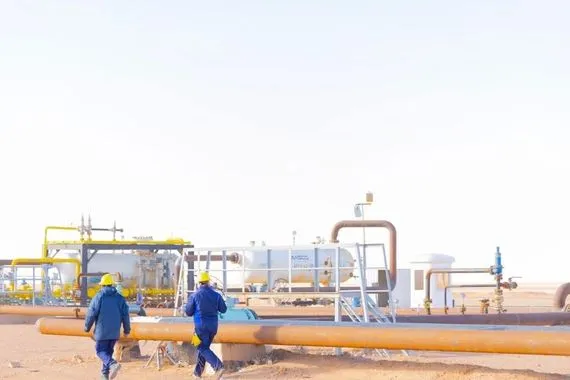 المباشرة بعمليات الحفر في حقل عكاس واستهداف إنتاج 100 مقمق من الغاز خلال 2026