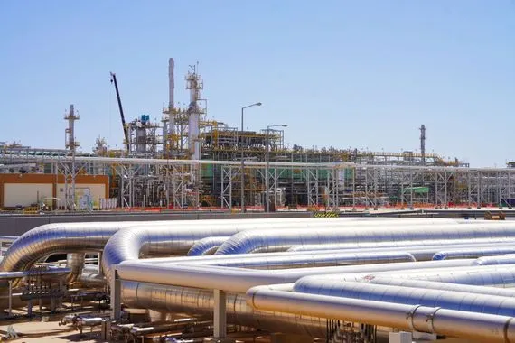 البيئة الصناعة النفطية تحظى برقابة خاصة للحد من آثارها البيئية