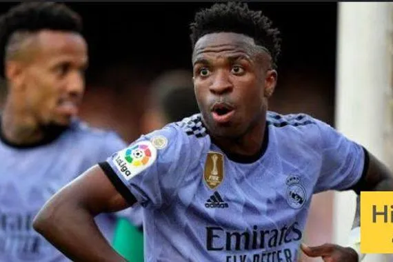 انه مهرج جاحد ومثير للمشاكل