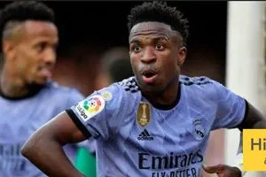 انه مهرج جاحد ومثير للمشاكل