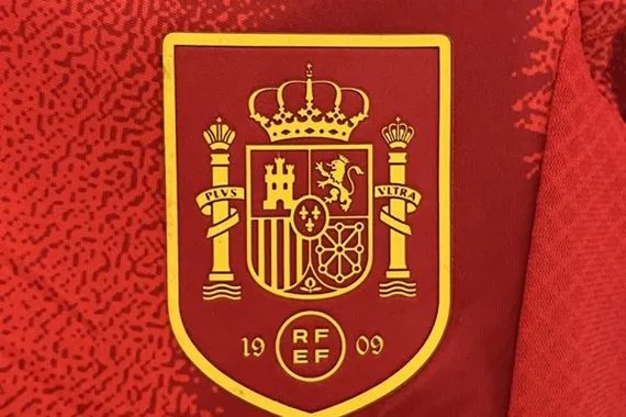 من يحسم صراع الجبهة اليمنى في منتخب إسبانيا لمونديال 2026