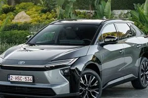 تويوتا bZ4X بداية كهربائية متحفظة وتحسّن متأخر ولكن محسوب