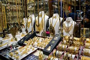 الذهب يرتفع 1 والفضة تتجاوز 90 دولاراً للأونصة