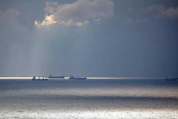 الدفاع الروسية تؤكد تعرض ناقلة نفط في البحر الأسود لهجوم مسيرات أوكرانية