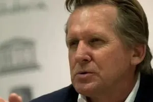 شوستر مندهش مما يقدمه فليك مع برشلونة