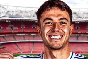 زوبيميندي يسجل ثالث أهداف أرسنال أمام تشيلسي