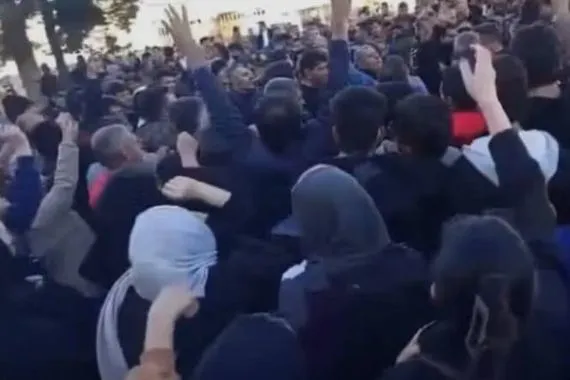 واشنطن إيران علّقت الإعدامات وحلفاء ترامب الخليجيين أقنعوه بالعدول عن ضربها