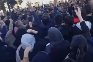 واشنطن إيران علّقت الإعدامات وحلفاء ترامب الخليجيين أقنعوه بالعدول عن ضربها