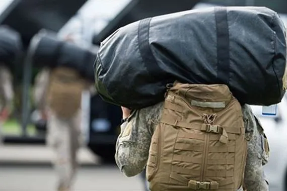 السماح لأفراد نُصحوا بمغادرة قاعدة العديد بالعودة إليها