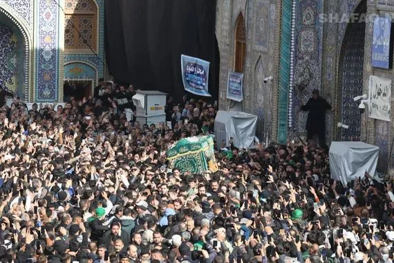 وسط الجزع والبكاء الشيعة يطوفون بالنعش الرمزي حول مرقد الإمام الكاظم في ذكرى وفاته صور شفق نيوز