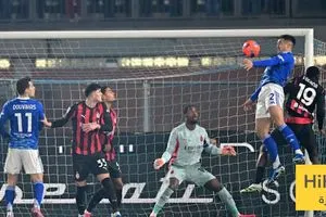 كومو يسجل الهدف الاول في شباك ميلان