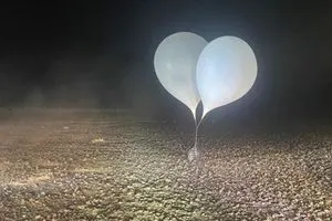 احباط محاولة تهريب مخدرات بمنطاد هوائي قرب الشريط الحدودي مع السعودية