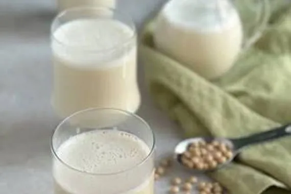 بدائل حليب غير تقليدية صحية وغنية بالبروتين والكالسيوم