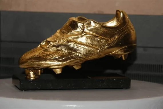 بالأرقام هكذا يتوزع هدافو القارة العجوز في سباق الحذاء الذهبي 2025 2026