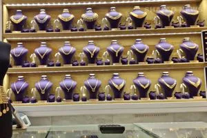 رجحوا مواصلة الصعود مختصون الوضع السياسي وقرارات الحكومة رفعت أسعار الدولار والذهب شفق نيوز