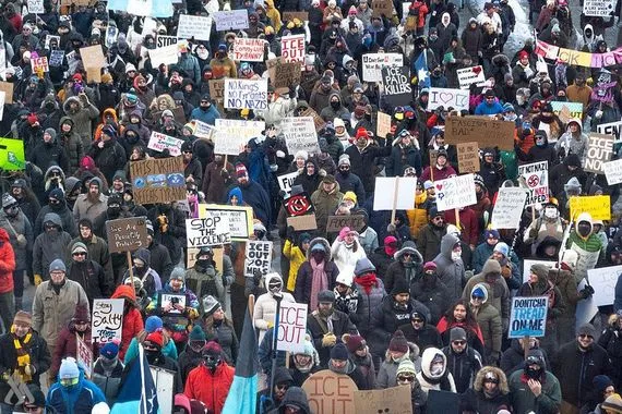 استطلاع معظم الأمريكيين يؤيدون إلغاء إدارة الهجرة والجمارك وكالة الانباء العراقية واع