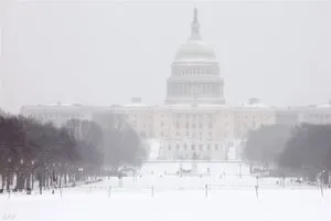عاصفة ثلجية تشل الحياة في اميركا و اكثر من 600 الف منزل بلا كهرباء
