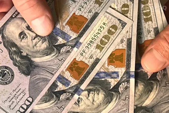 الدولار يحلق عاليا ويحوم عند 155 الفاً للورقة في بغداد وأربيل شفق نيوز