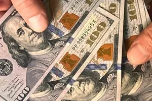 الدولار يحلق عاليا ويحوم عند 155 الفاً للورقة في بغداد وأربيل شفق نيوز