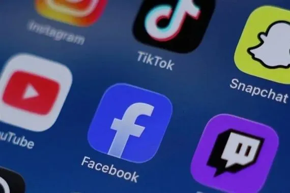 فرنسا تقر حظر استخدام وسائل التواصل الاجتماعي لمن هم دون 15 عاما