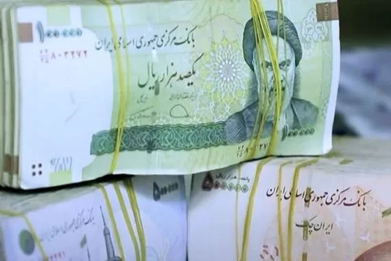الدولار يكسر حاجز 150 ألف تومان إيراني