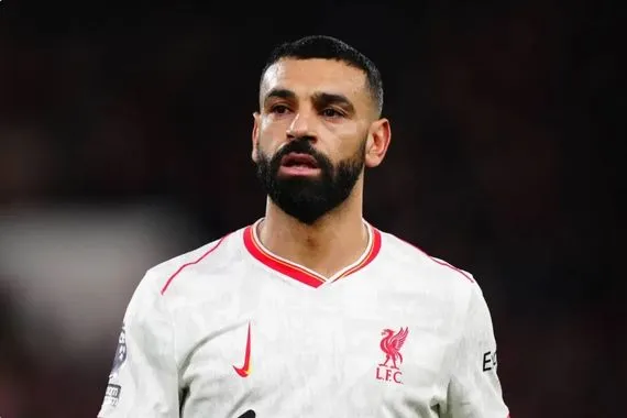 فشل تجديد عقد صلاح أسطورة ليفربول يهاجم لجنة التعاقدات