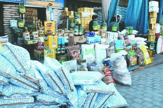 التجارة تعتزم زيادة مفردات السلة الغذائية لرمضان وتدرس آلية توزيع جديدة