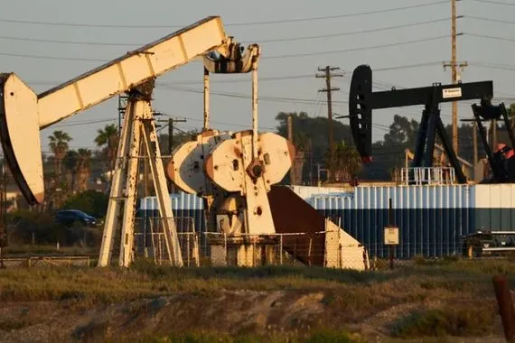 إقبال قياسي على خيارات شراء النفط وسط تصاعد مخاطر إيران