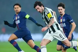 إحصائيات نصف ساعة من مباراة باريس ونيوكاسل يونايتد