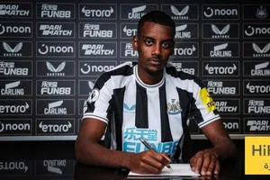 فيفا يسجل رقمًا قياسيًا تاريخيًا في سوق الانتقالات لعام 2025