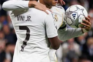 الرسم التكتيكي لتشكيلة ريال مدريد ضد بنفيكا