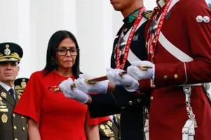 الجيش الفنزويلي وجهاز الشرطة يتعهدان بالولاء للرئيسة بالوكالة رودريغز وكالة الانباء العراقية واع