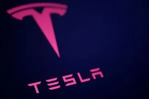 تسلا تستثمر ملياري دولار في إكس إيه آي